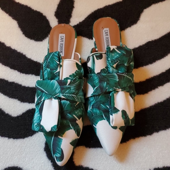 Cape Robbin Cell40 Green Leaf Slides 10 - Picture 1 of 2